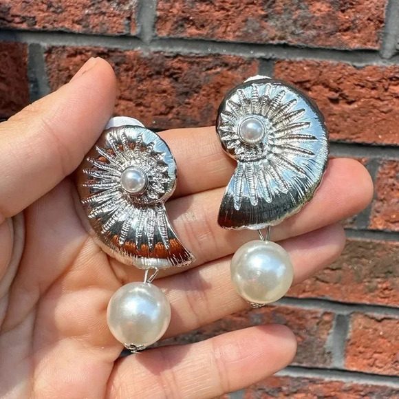 Seashell Pearl Snail Earrings - Picture 9 of 11